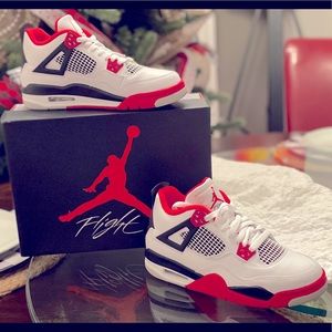 Air Jordan Retro 4 Fire Red Size 7Y (8.5W)